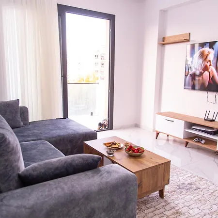 Modern 1-Bedroom Apartment - Newly Furnished - Long Beach, Iskele - Riverside Guenluek Kiralik Daire *