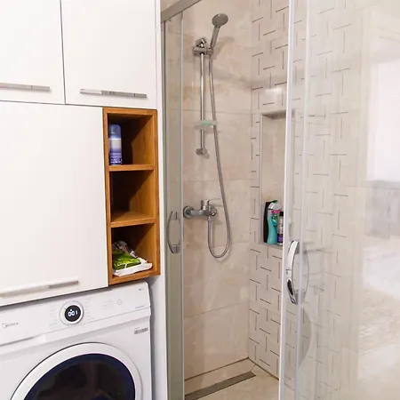 Modern 1-Bedroom Apartment - Newly Furnished - Long Beach, Iskele - Riverside Guenluek Kiralik Daire *